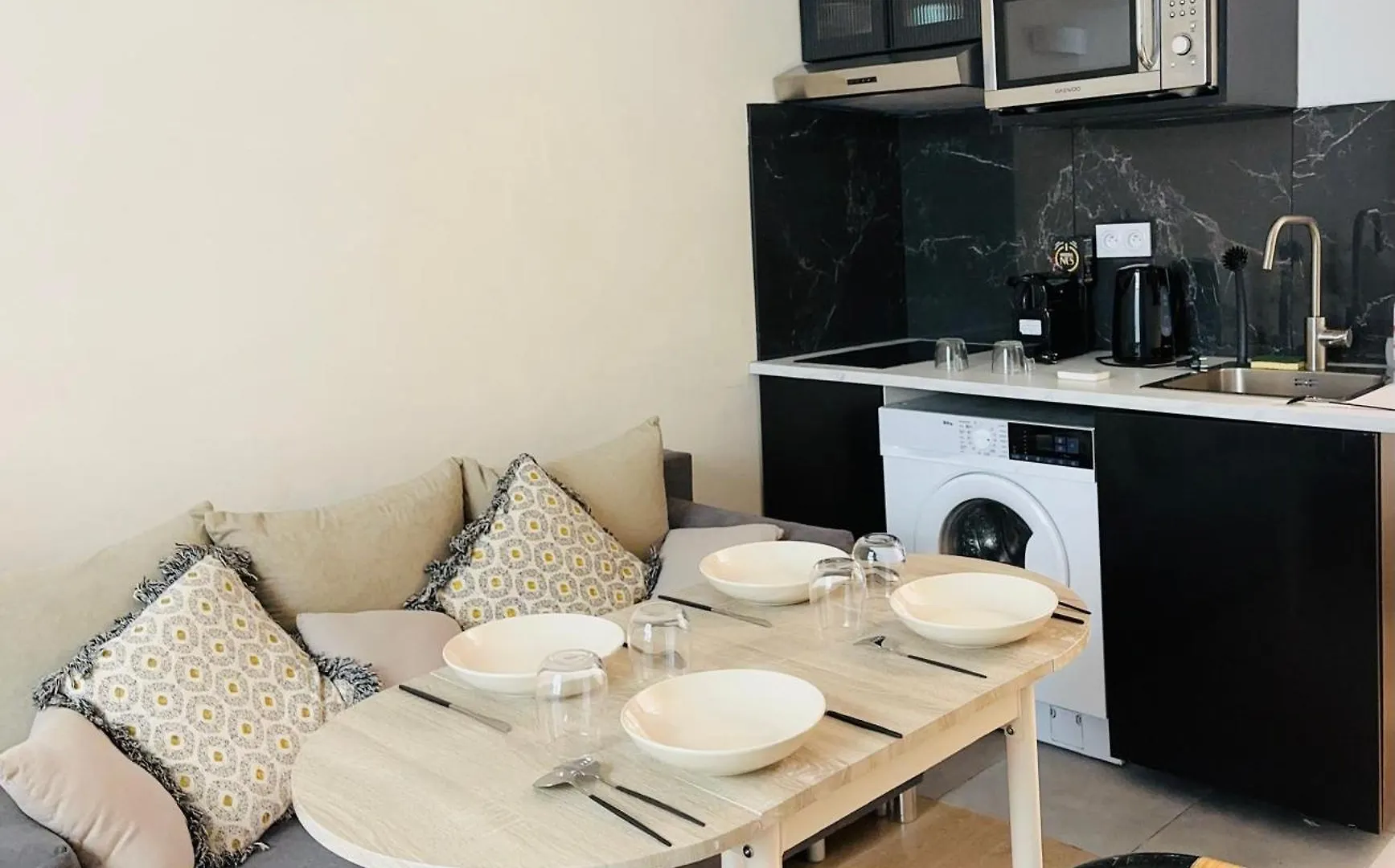 Arc De Triomphe -Marie Antoinette Garden Residence Hotel Paris 0*,  Fransa